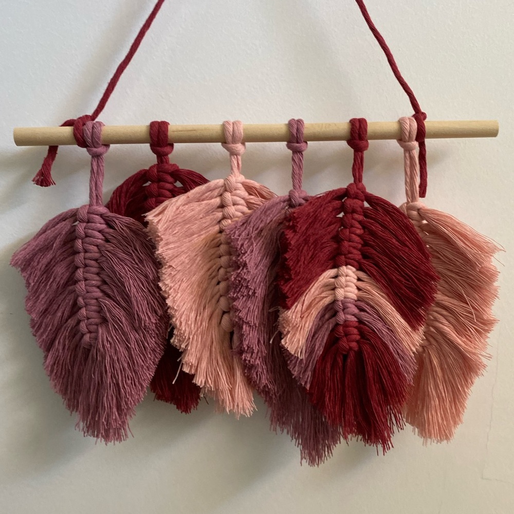 Macrame feathers